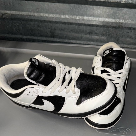 Nike Reverse Panda Dunks (Low) - Picture 2 of 4